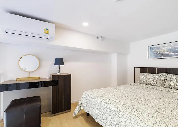 Loft Pool Superior Near Jodd Night Market 500mbps Wi-fi Twin Bangkok